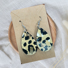 Load image into Gallery viewer, Earrings
